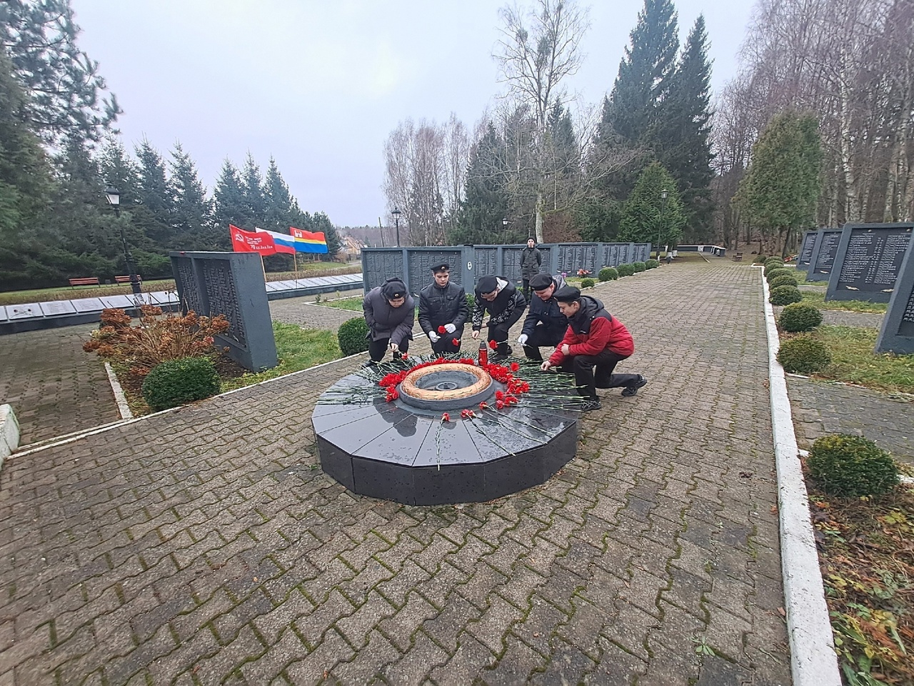 Возложение цветов.