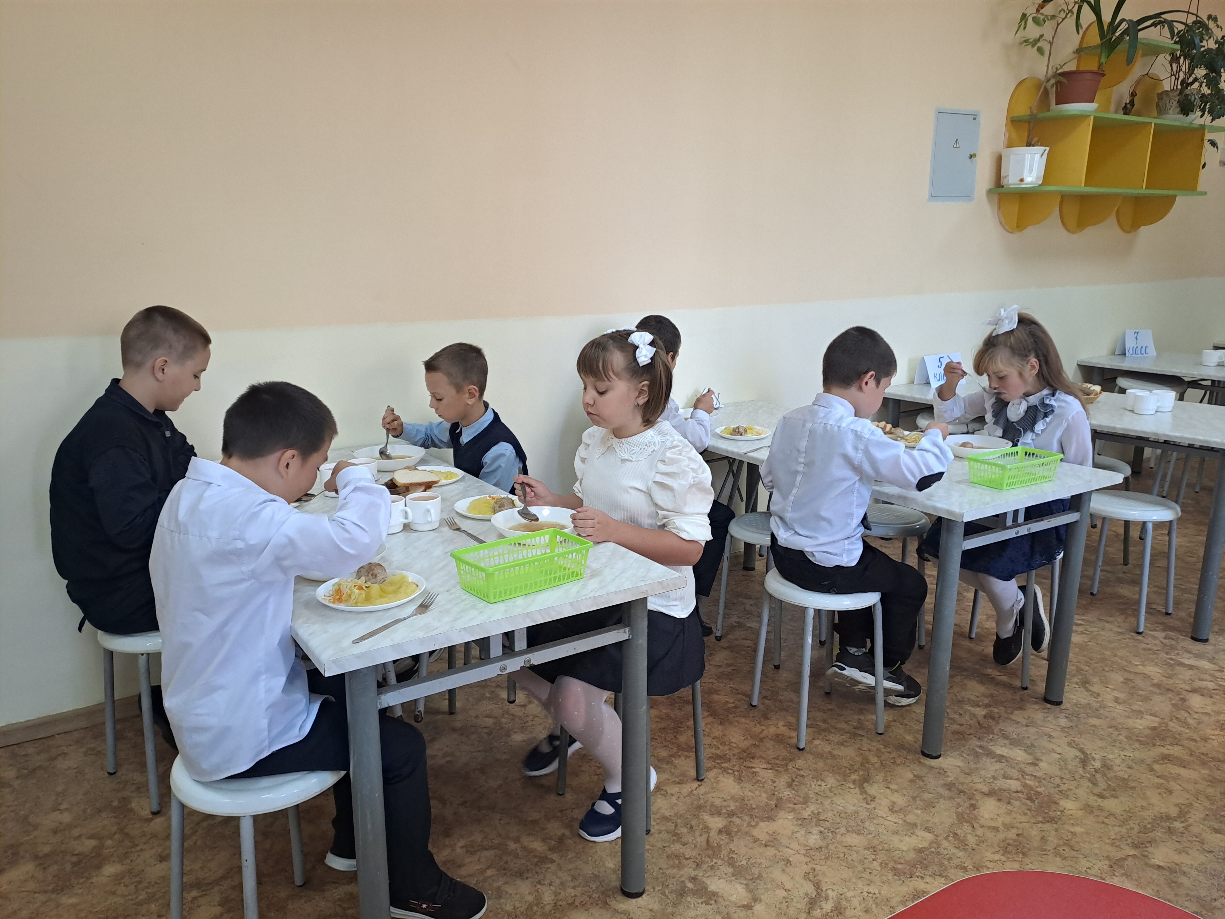 Дегустация обеда учащимися